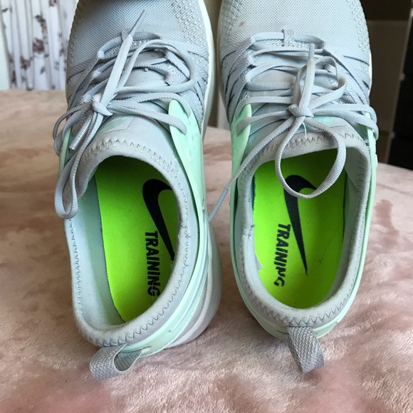 Nike free slip on runners - Picture 5 of 6